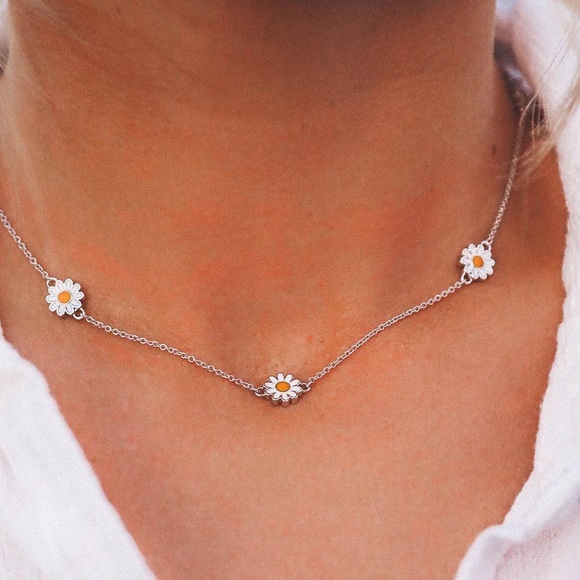 Pura Vida Daisy Necklace - Picture 1 of 3